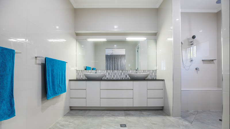 Progetti white bathroom interior